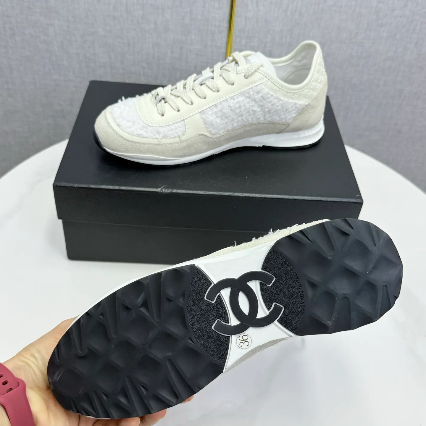 👟👟Ex-factory price 560👟👟Chanel Panda Shoes! 2025 counter's top casual sports shoes. This classic design; the upper is electro-embroidered with a variety of techniques; the outsole is fashionable and sporty; the unusual inclusion of a variety of color matching elements... The diversified mix and match is very good-looking and versatile, and can be used for leisure, fashion, sports, and outdoor... ꫛꫀꪝ Go➫ Materials: ❶Upper made of: original imported first-layer silk cowhide + original waterproof cloth + original first-layer cowhide ❷Inner lining: Original Yangli+wang ❸ Outsole based on: Original TPU combination outsole Counter boutique packaging complete set for women 35–41